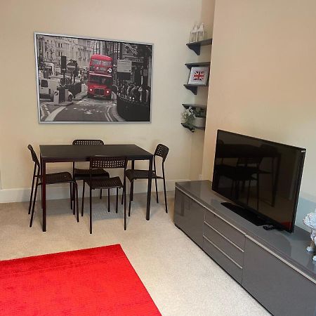 Beautiful 2 Bedroom Apartment- Prime Location, Aberdeen Centre Eksteriør bilde